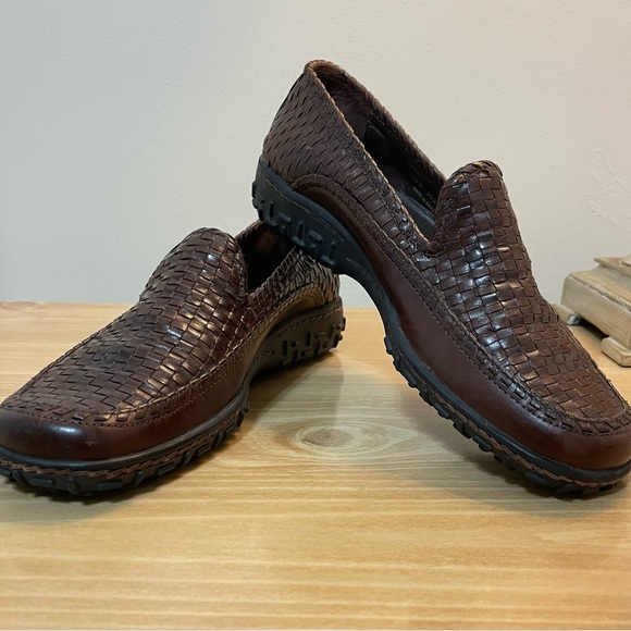 Cole Haan Brown Flats Loafers with Rounded Toe - Picture 2 of 12